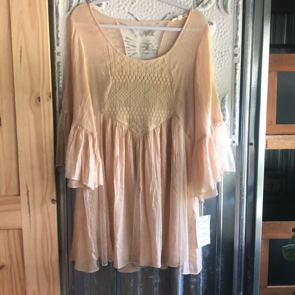 Straw colored lace top